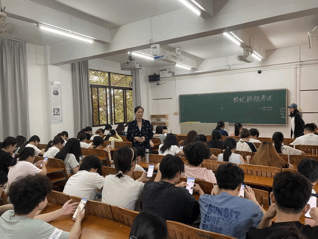 守规明纪 笃行致远｜马院2025级新生圆满完成学校校纪校规考试